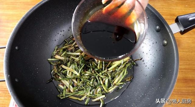 求熬葱油汁的做法，正宗葱油怎么熬制最香窍门（葱油拌面这样做好吃）