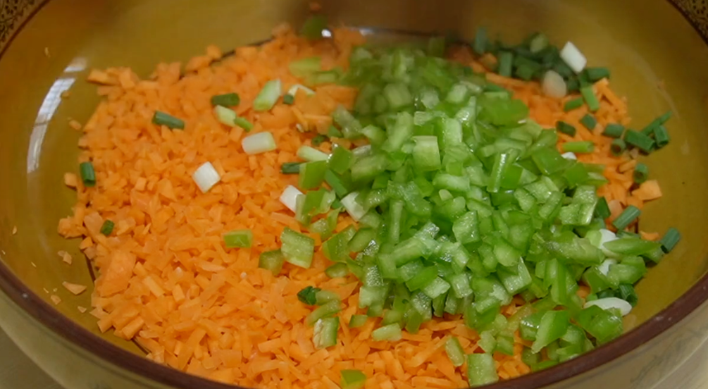 图片[3]-【莲藕鸡蛋饼】做法步骤图 不炒不凉拌 出锅孩子特别喜欢吃-起舞食谱网