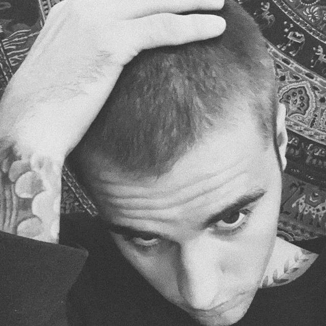 男头。忘掉种过的花，微信头像，男头。忘掉种过的花，重新开始。（“其实我不太懂喜欢）