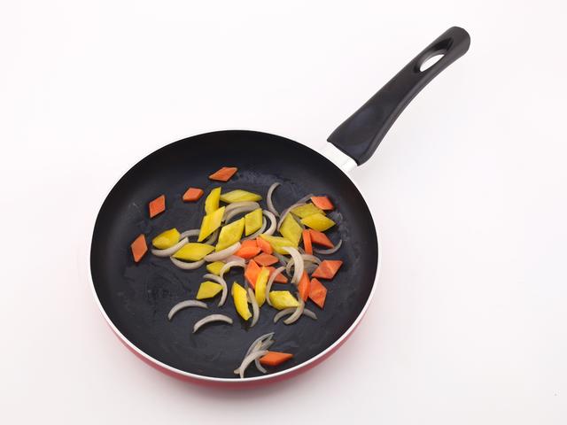 蝴蝶粉是用来干嘛的是什么做的，蝴蝶上的粉是干什么的（杂蔬虾仁蝴蝶粉，好吃有营养）