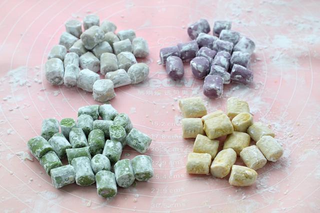 芋圆的制作方法，黄薯芋圆的制作方法（四种颜色零添加）