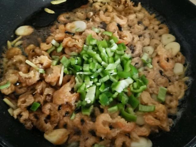 怎么炒干虾，怎样炒干虾好吃又简单（小小虾干搭配蔬菜炒一炒）