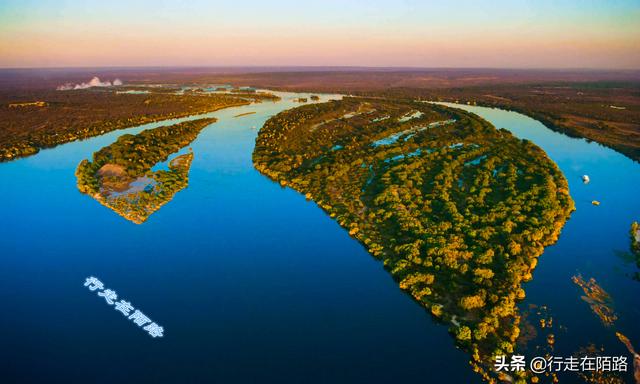 维多利亚大瀑布，维多利亚瀑布（平均每秒935吨流量）