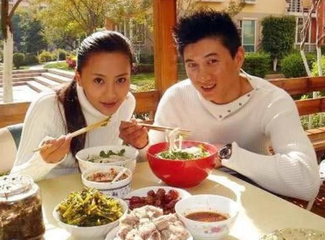 吴奇隆的老婆是谁，吴奇隆老婆最新近照（马雅舒：26岁嫁给吴奇隆）