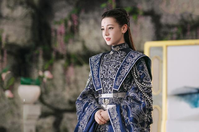 枕上书大结局白滚滚上线，东华和凤九相伴终生（凤九悲痛欲绝生下白滚滚）