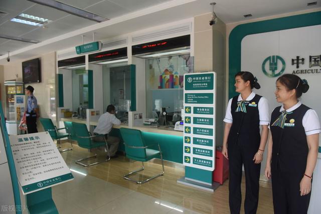 定期和活期哪个更安全，存折是定期还是活期（三种存款方式比定期都高）