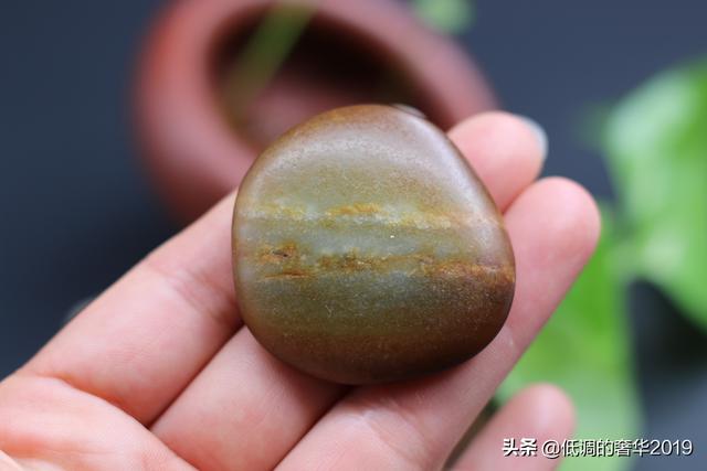 玉是通过什么方式养人的，怎么养玉才能透亮（日常怎么养玉）