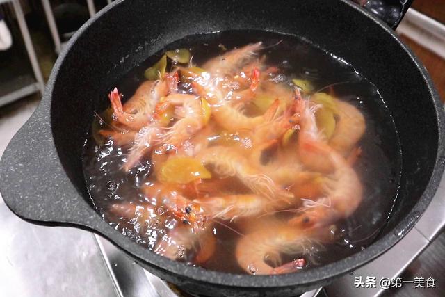 水煮虾蘸料制作方法，水煮虾蘸料怎么调好吃（广式白灼虾不是简单水煮）