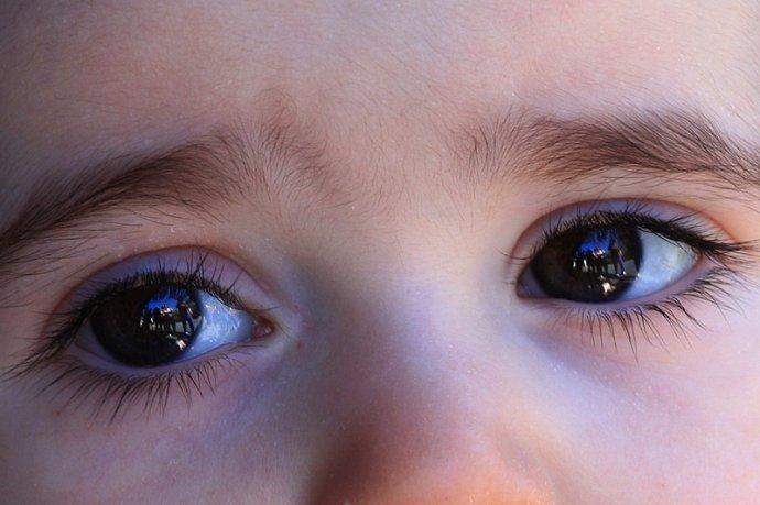 但是眼睛不会骗人,久而久之,她们的眼睛"黑眼珠"会比"白眼珠"多.