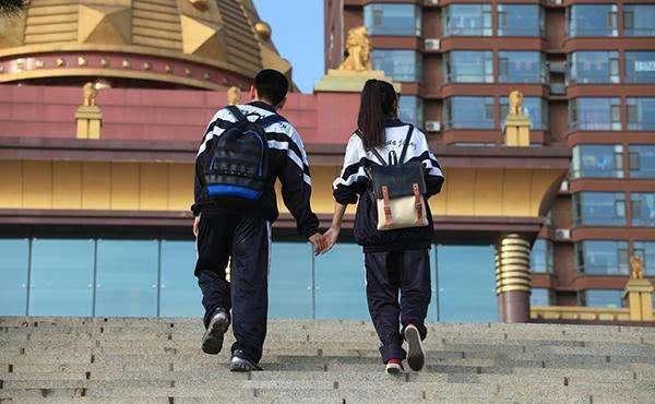 多少岁可以开房，情侣十六周岁可以开房吗（谁想到上高一就学会处对象）