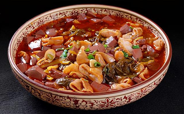 酸菜怎么做好吃，五花肉炖酸菜怎么做好吃（不管是聚会还是家宴都是很好的选择）