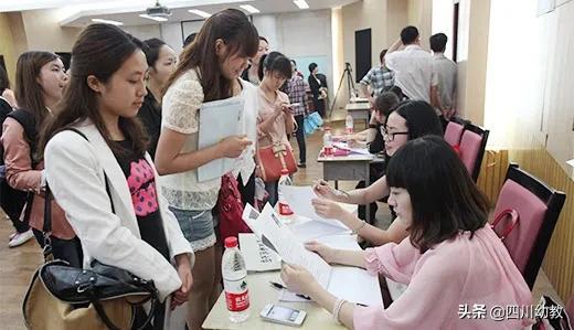 上幼儿园需要准备什么证件，幼儿园要读多久才能上小学（幼儿园老师必备的证书）