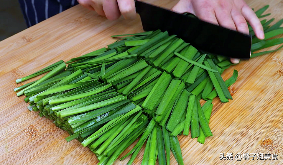 图片[2]-【凉拌韭菜粉条】做法步骤图 适合夏季吃  吃一次就会念念不忘-起舞食谱网