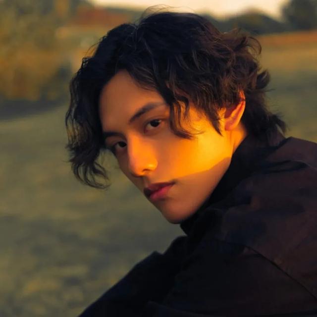 最凉不过人心图片，最凉不过人心，微信头像（也觉得冷可我不会拥抱别人）