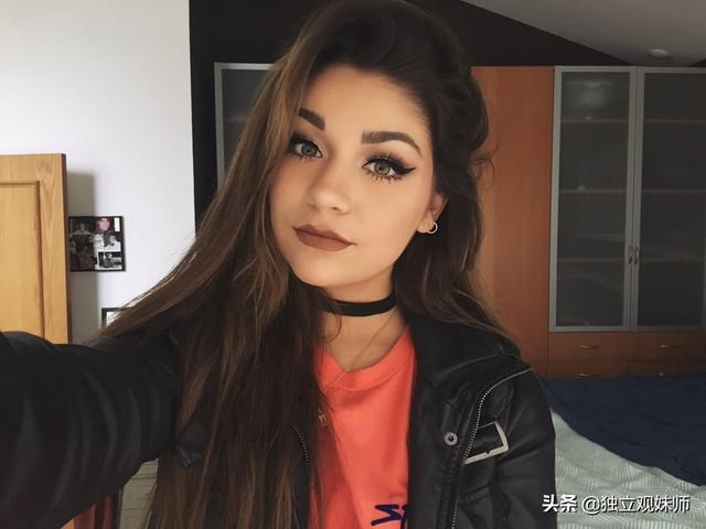 雀斑少女网名，雀斑少女微信昵称（她是美国网红、歌手和美妆达人）