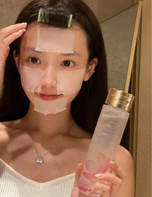 化妆水应该怎么使用用手拍效果比较好，化妆水可以直接用手拍吗（这3点大家都忽略了）
