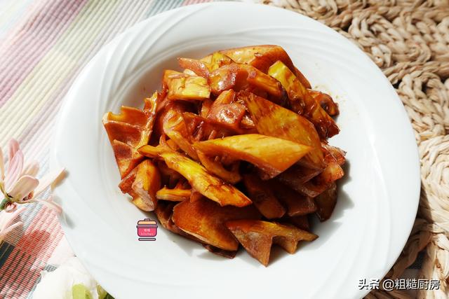 油焖春笋做法视频，油焖春笋做法大全（第一次吃不敢用力嚼）