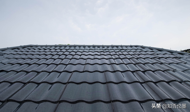 屋顶瓦片哪种好,屋顶瓦片有哪些种类(用彩钢瓦好还是树脂瓦好)