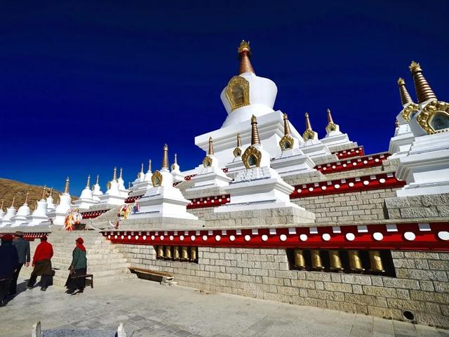 稻城在哪，亚丁稻城在哪（在稻城亚丁，满载一身春色而归）