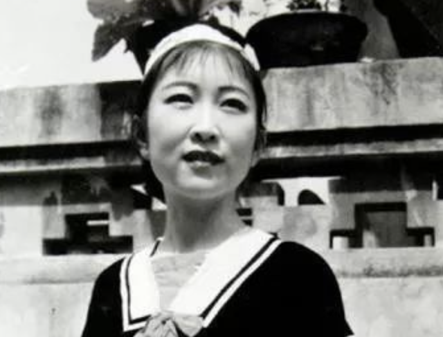 唐国强两段情：前妻除夕夜自杀，二婚娶小12岁妻子，成人生赢家