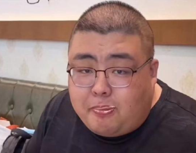 一升食用油有多少斤，一升食用油多少斤（泡泡龙被倒立灌食用油）