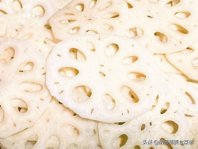 凉拌莲藕怎样又白又脆，凉拌藕片怎么做才会又脆又白（藕洁白脆嫩不发黑）