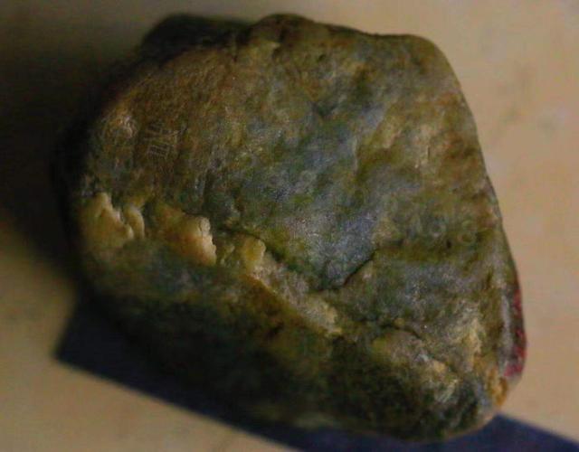 白雾是什么，打开冰箱后的白雾是什么（翡翠原石黄雾和白雾的区别）