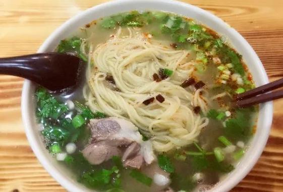 满满一碗羊肉的徐州冷面，冷面图片真实