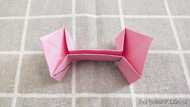 手工折纸爱心方法图解，简单又漂亮的爱心折法（教你用1张纸折出心心相印）