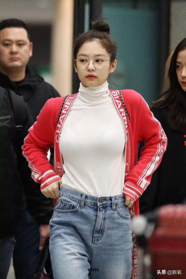 李夏怡 rose音译，卡其色李夏怡rose音译（队友和她合照就像公开处刑）