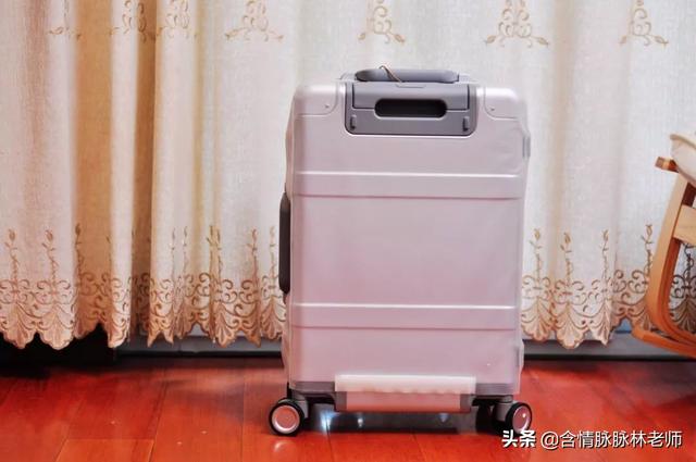 行李箱20寸有多大，行李箱26寸有多大（我们过国货90分金属登机箱使用心得。）