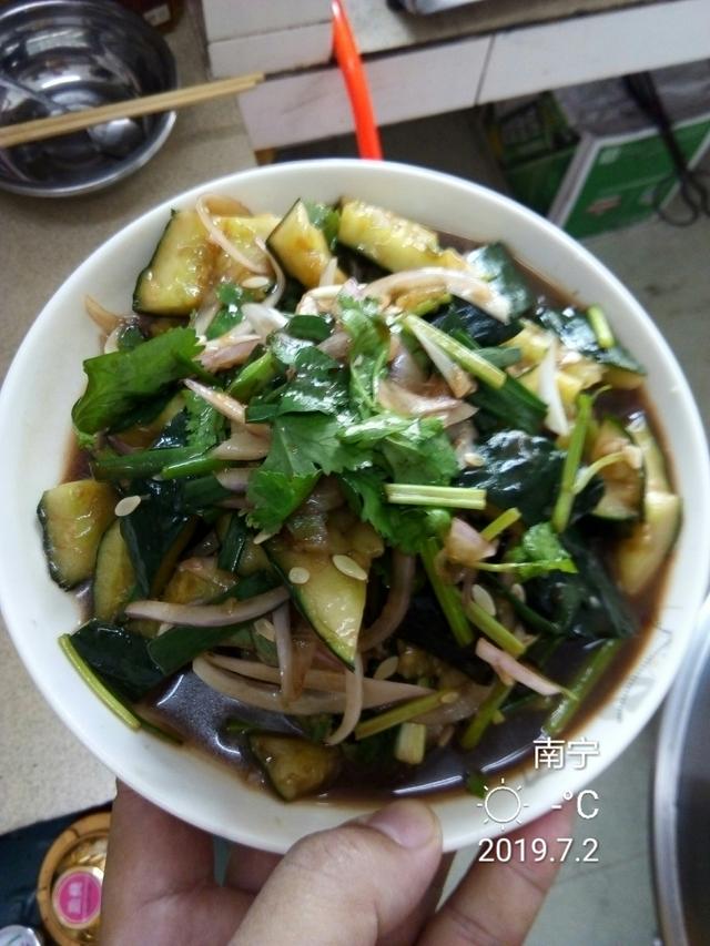  汤粉怎么做好吃，中午下班做个猪肉汤粉 