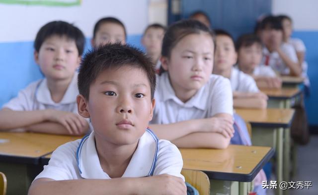 男生和老师一起差差差30分钟，男生女生互相对视不闪躲说明什么（16岁男生与23岁老师恋爱）