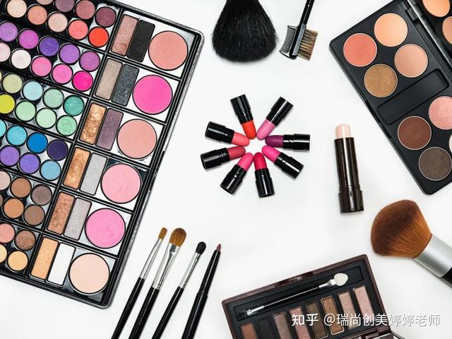 化妆需要的基本用品有哪些，化妆的基础用品（不了解这些化妆用品）