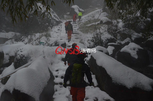 驴友失联七天后续，发现疑似女性失联者遗体