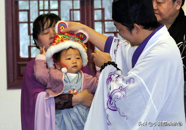 抓周是什么意思，抓周印章代表什么意思（抓周啦～宝宝10步抓周详细流程攻略～搬来即用）