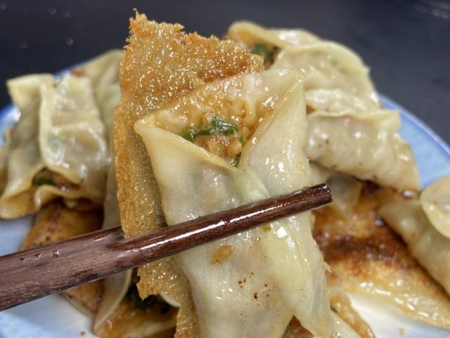 锅贴的正确煎法，锅贴怎么煎又脆又香（用淀粉水和面粉水都不对）