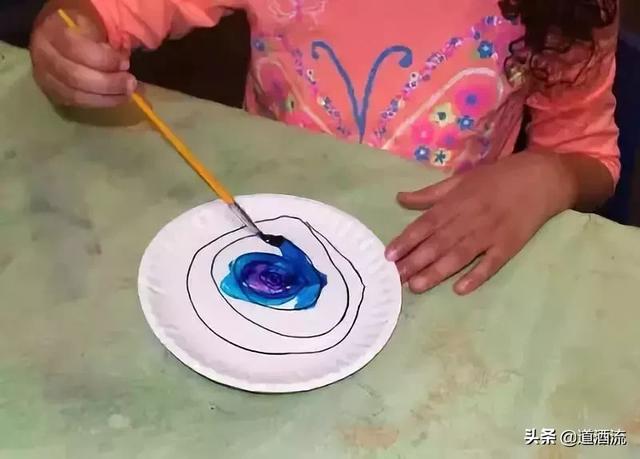 幼儿园大班手工纸质飞盘制作方法，承包幼儿园整个学期美工课堂