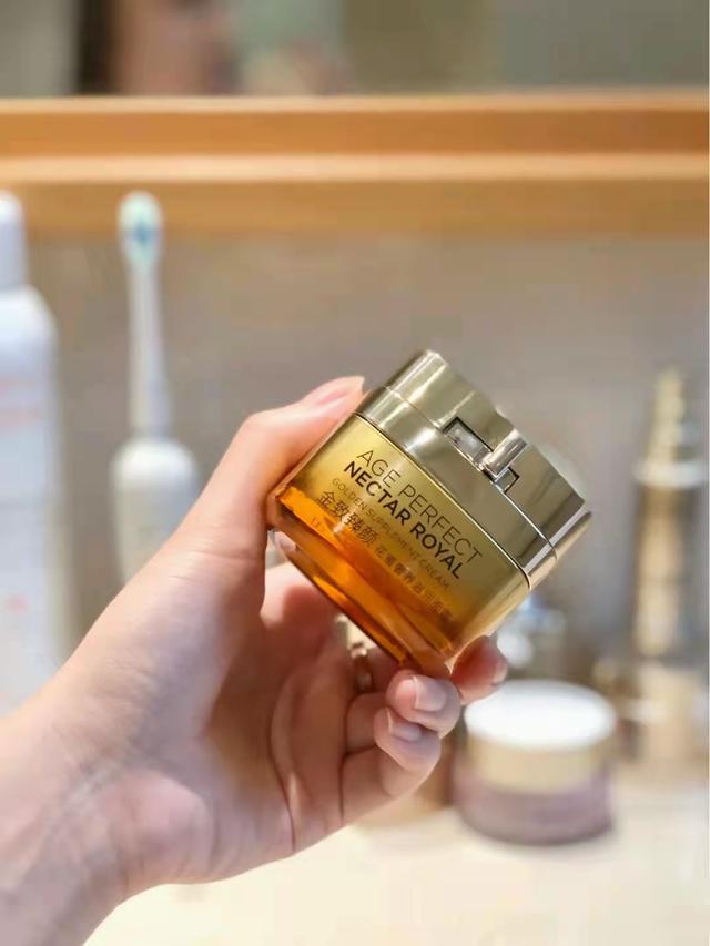 雅诗兰黛效果怎么样，雅诗兰黛怎么样（盘点5款大牌“抗老面霜”）