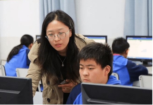 学校可以解聘教师的情形有（教育部最新通知）