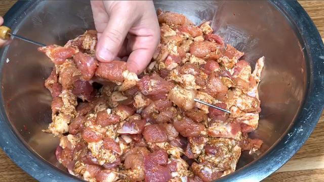 猪肉串的腌制方法，猪肉串的腌制方法又嫩（配方做法详细告诉你）