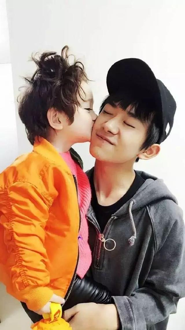 一组易烊千玺超拽帅气的高清图片   千纸鹤们在哪里呢，易烊千玺帅气的图片大全 霸气（有没有的千纸鹤在线签收呀）