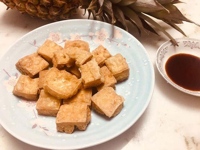 豆腐泡怎么做好吃，好吃的豆腐泡怎么做好吃（老外婆炸了50年豆腐泡）