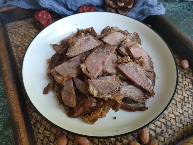 菲力是牛的什么部位，菲力到底是什么部位（要分清腱子、里脊和上脑）