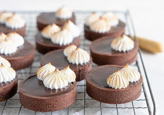 可可粉是什么，美味好搭档，烘焙里的可可粉（碱化可可粉是什么）