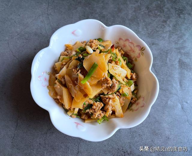 秋葵鸡肉的做法，秋葵炒鸡脯肉的做法窍门（鸡鸭猪肉配一盘素菜）