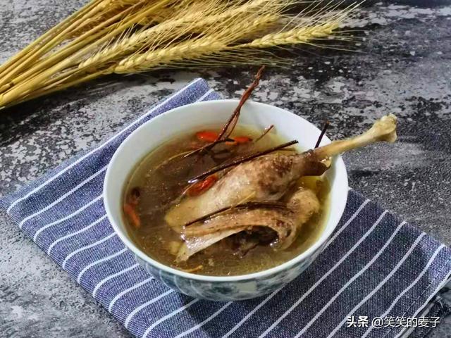 鸡骨草煲汤的做法，鸡骨草配什么煲汤好（炖出来的汤真好喝）