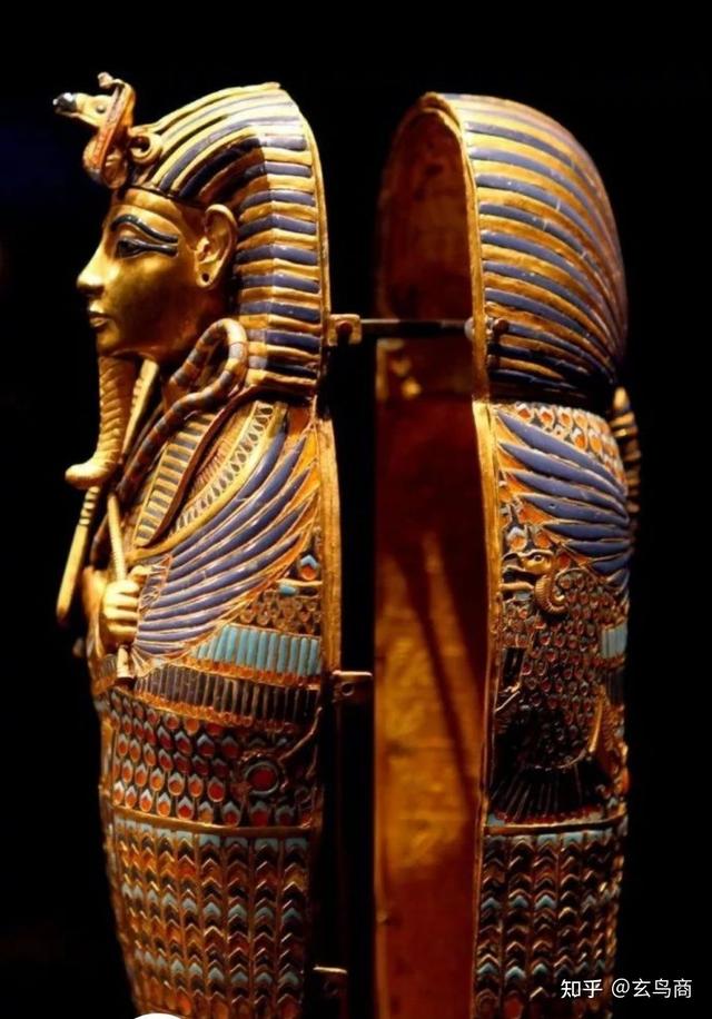 流泪跪坐表情包，微信头像，流泪跪坐表情包（三星堆扭头跪坐青铜人像是相士王）