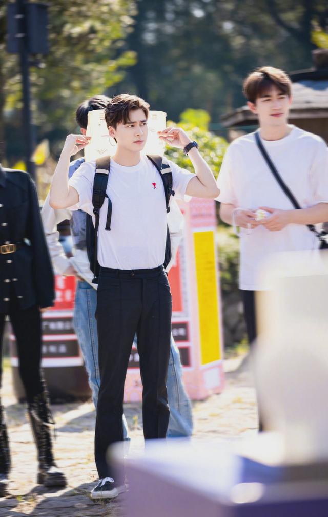 唐人影视旗下艺人名单，唐人影视旗下艺人排名（欢瑞世纪为什么和唐人一样留不住人）