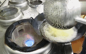 怎样判断油温几成，很多小伙伴问“如何辨别油温”